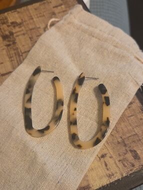 Tortoiseshell Open Hoop Earrings - Beige/Black